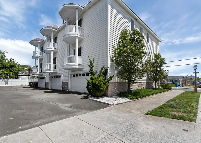 ❤️ The Top End Townhomes With Stunning Views On One-Of-A-Kind Rooftop Deck! Wow!