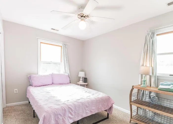 Serene Single Story, Grill, Fire Pit, Fenced Yard And Pet Friendly Stay