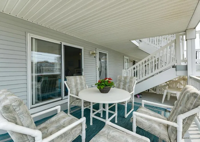 Condo W/ Deck: Walk To Beach & Convention Center!